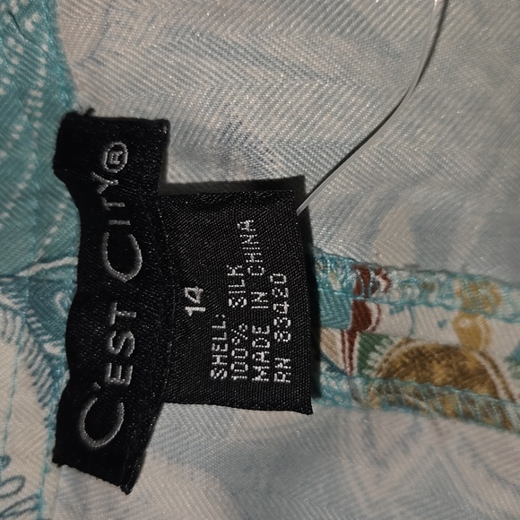 C’est City 100% Silk Cropped Pants with Flowers - Picture 4 of 4